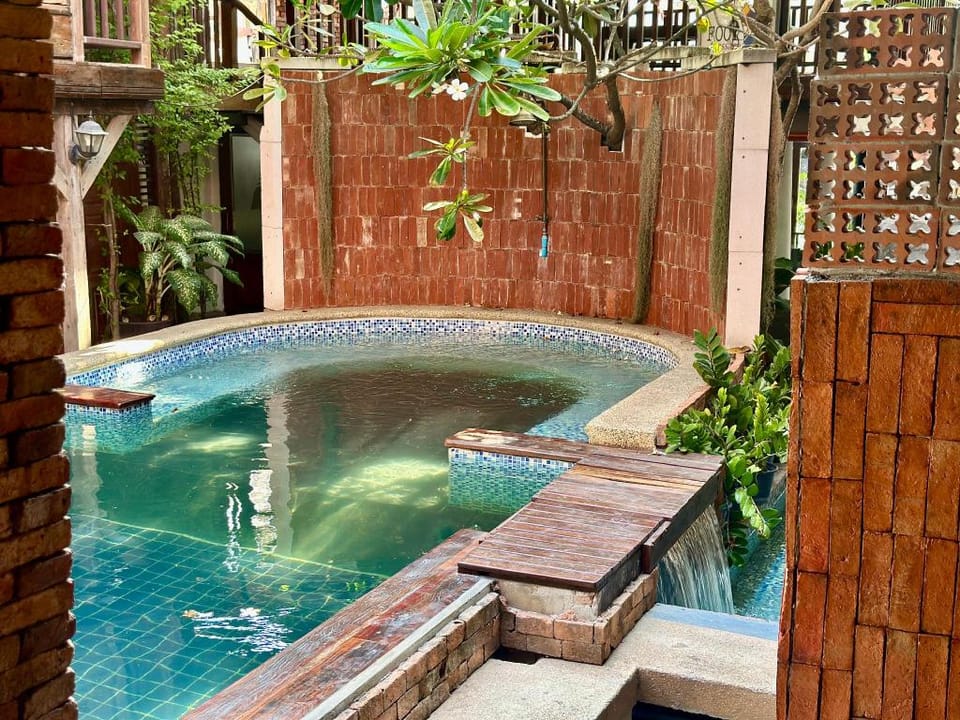 Tony's Place Ayutthaya Hotel in Laos