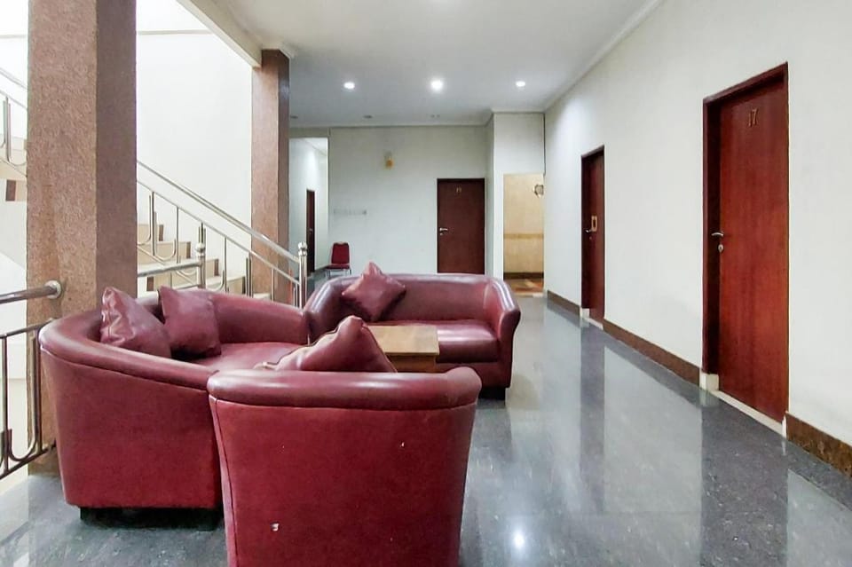 Ni Hotel Syariah Bandara Soekarno Hatta Mitra RedDoorz Hotel in West Java