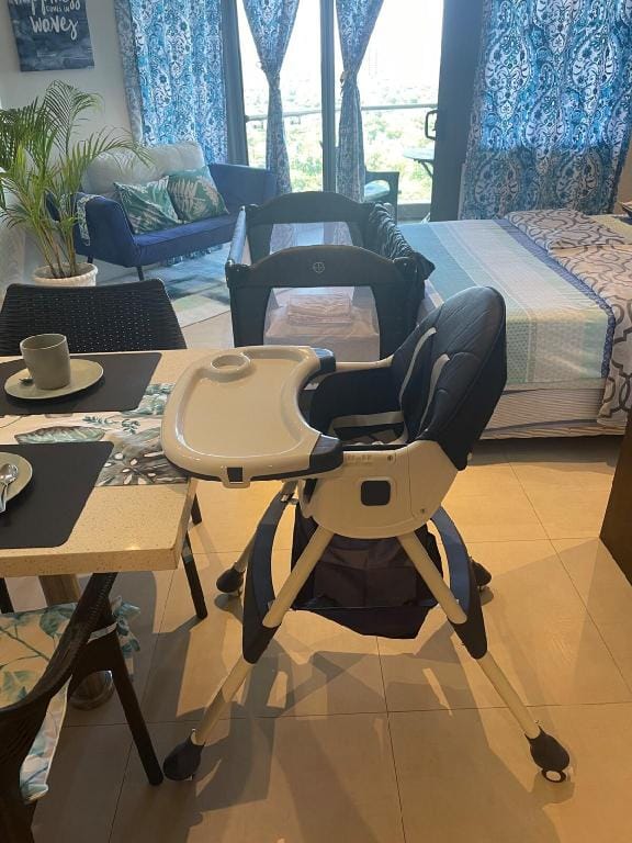 Ma Roberta@ Tambuli Resort with fast Wifi 16 Floor Apartment in Lapu-Lapu City