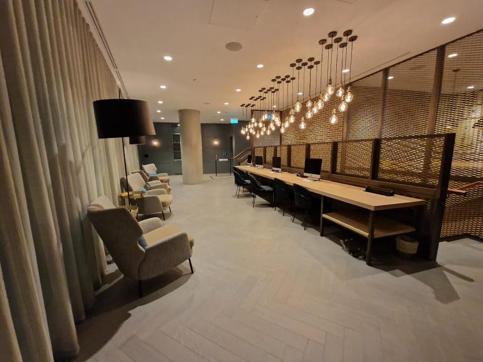 Charles Hope Canary Wharf South Quay Apartment in London