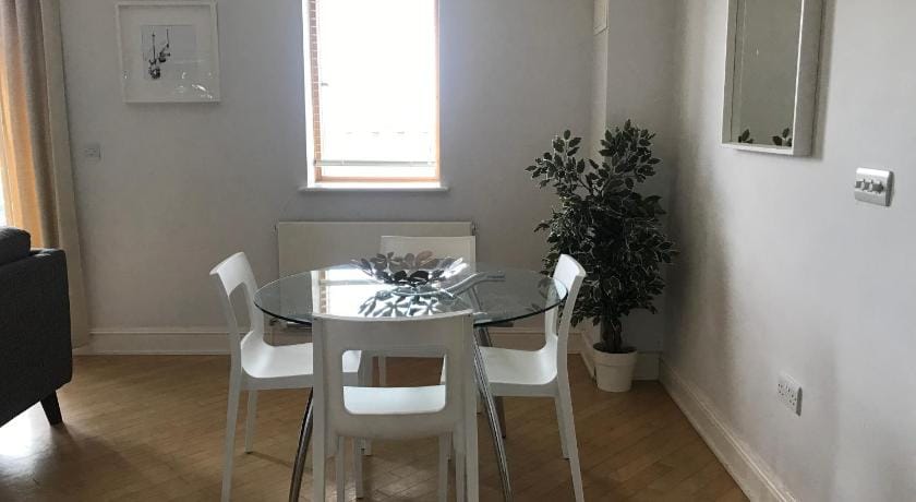 Roomspace Serviced Apartments -The Courtyard Apartment in London