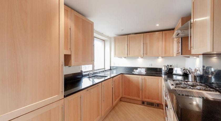Roomspace Serviced Apartments -The Courtyard Apartment in London