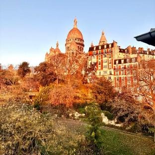 Outstanding Sacre-Coeur views in Montmartre Apartment in Paris