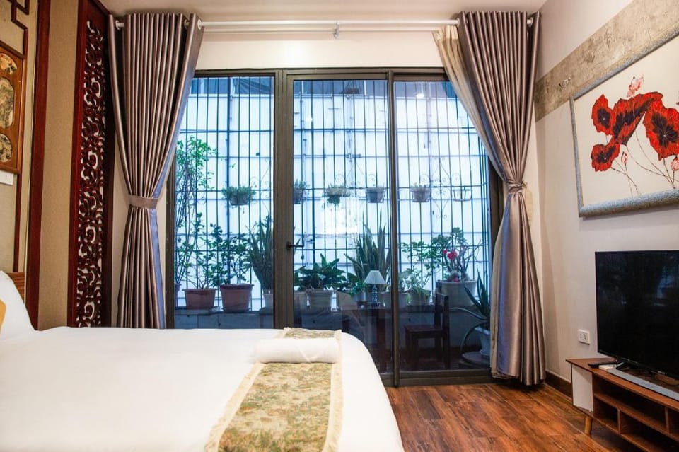 Sunny home - Ancient street view - Hoan Kiem lake by The Little Home Apartment in Hanoi