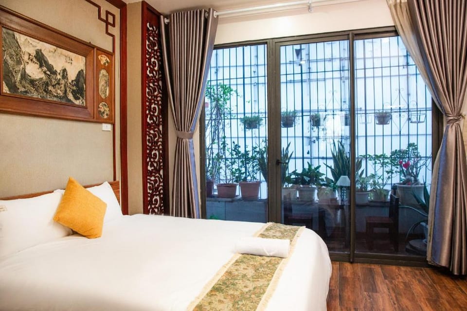 Sunny home - Ancient street view - Hoan Kiem lake by The Little Home Apartment in Hanoi