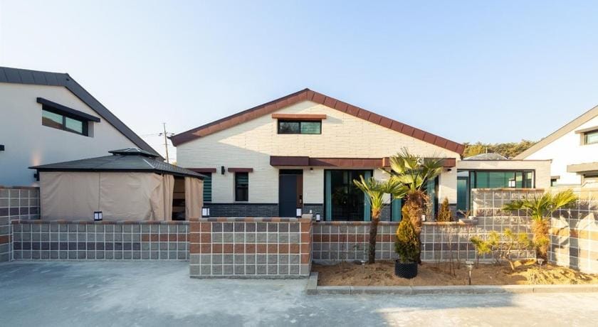 Gyeongju Yeonjeong Pool Villa Bed and Breakfast in South Korea