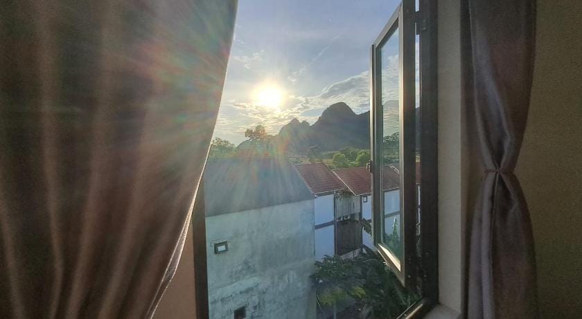 Bee Backpackers Hostel Hotel in Laos
