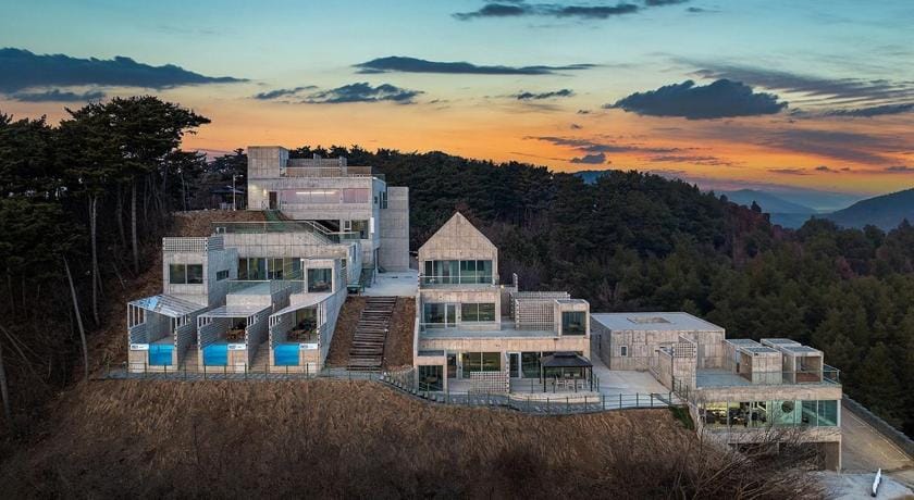 Taean Oaten Pool Villa Bed and Breakfast in South Korea