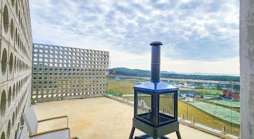 Taean Oaten Pool Villa Bed and Breakfast in South Korea