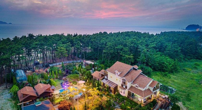 Irang Kids Pool Villa Bed and Breakfast in South Korea