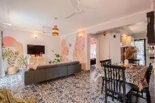 Pink Lemonade 1 BHK  Pool  Nr Thalassa Apartment in Goa, India