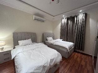 شقة بصالة وثلاث غرف نوم Apartment in Riyadh