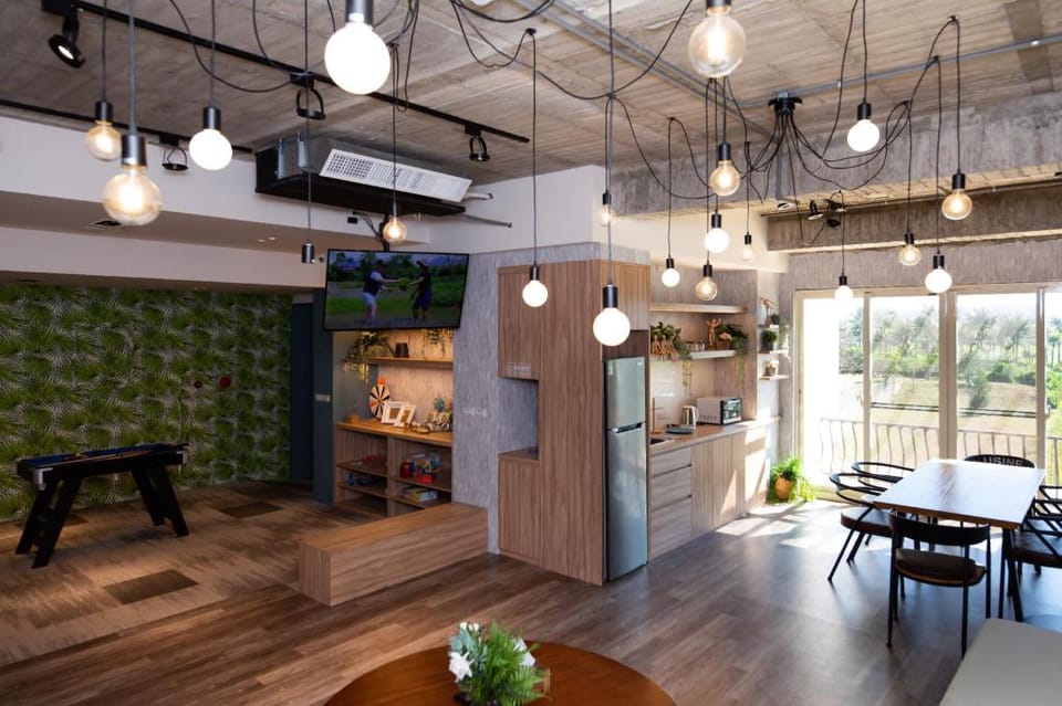 Lovestar Lakeside Hotel-Stars Building Bed and Breakfast in Hengchun Township