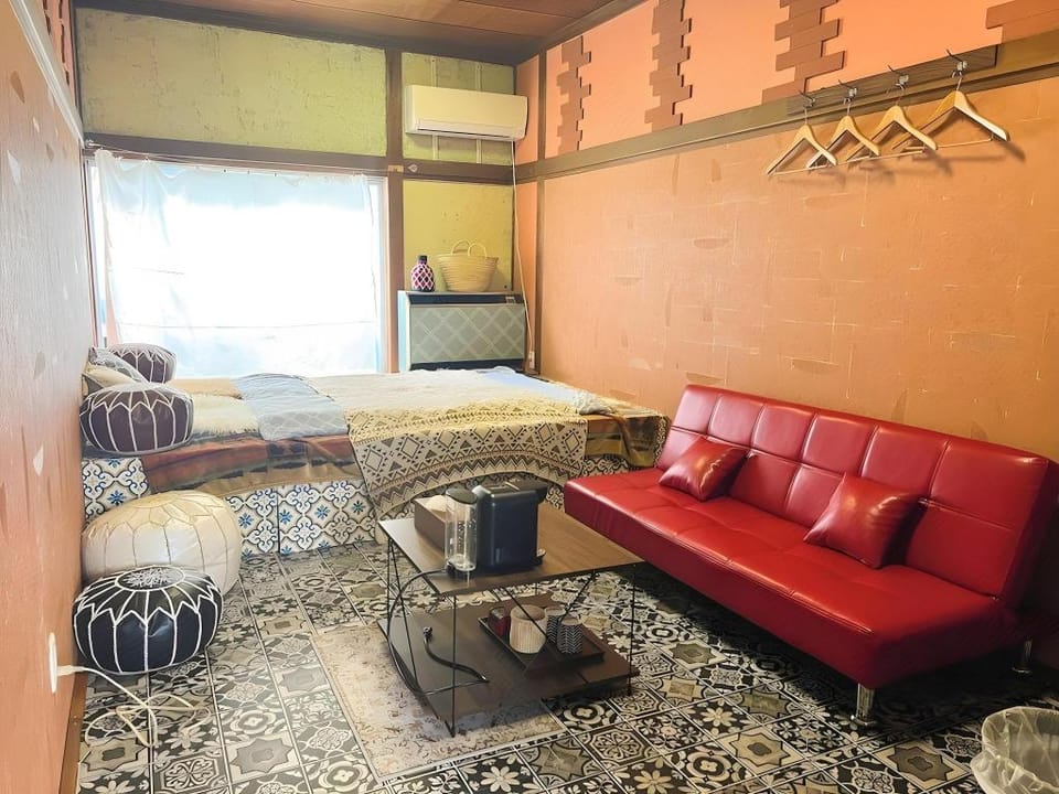 Wanderlust Inn Bed and Breakfast in Yokohama