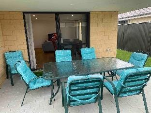 Corporate 5BR Modern Family Disabled Access home Vacation rental in Perth