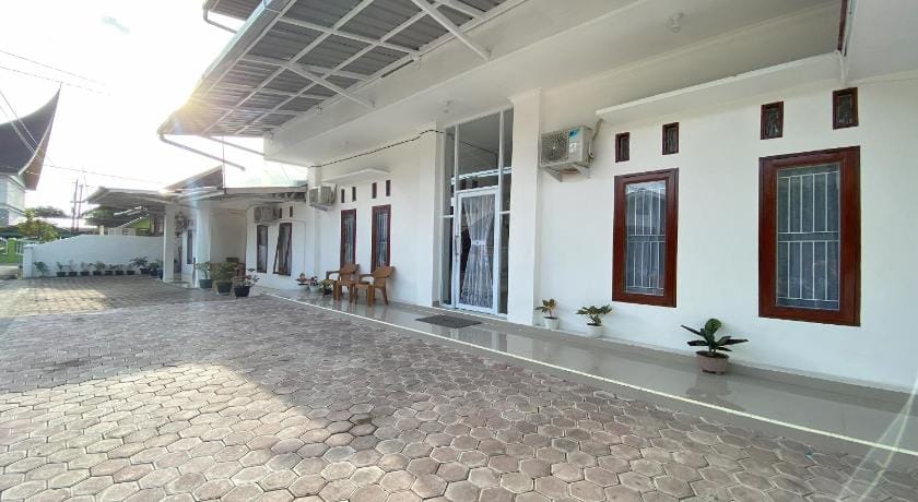 Guesthouse Pondok Amak Apartment in Padang