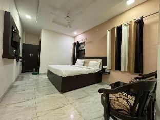 Hotel Crystal By Ayushman Hospitality Apartment in Uttarakhand