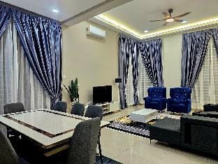 Modern Lux Malacca @ Adellia Villa Pool Garden Vacation rental in Malaysia