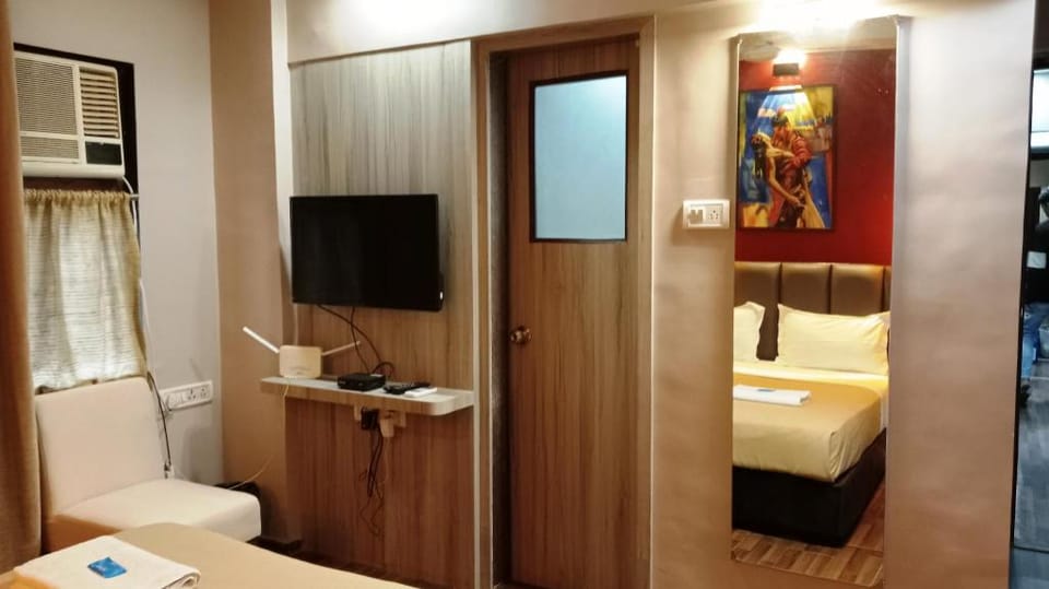 1 Bedroom Apt near Airport Apartment in Mumbai