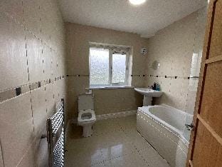 Two BR | 15min to BHX Airport | 5min to Heartlands Vacation rental in Metropolitan Borough of Solihull