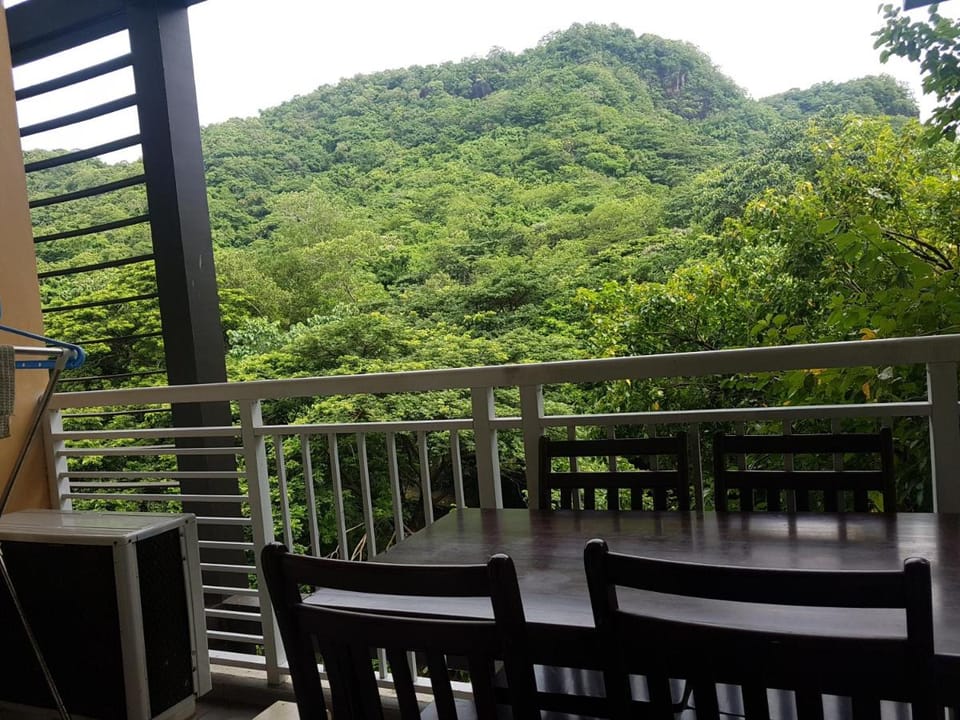 Pico de Loro Staycation (3 beds- 6 pax) Apartment in Nasugbu