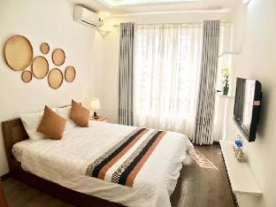 FREE PICK UP - Central 5 Bdrs Homestay For Groups Vacation rental in Hanoi