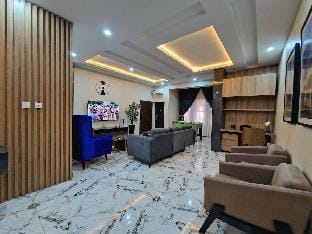 Wuye, 2 Bdrm, 247 Light, Wi-Fi, Ps 5, 2 Balcony Vacation rental in Abuja