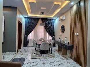 Wuye, 2 Bdrm, 247 Light, Wi-Fi, Ps 5, 2 Balcony Vacation rental in Abuja