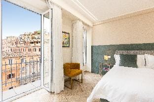 Penthouse at Trevi's Fountain and Panoramic Terrace Apartment in Rome