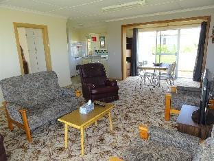 Clifftop Shack Vacation rental in Moonta Bay