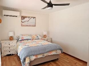 Lil Blue Beach House Vacation rental in Port Hughes