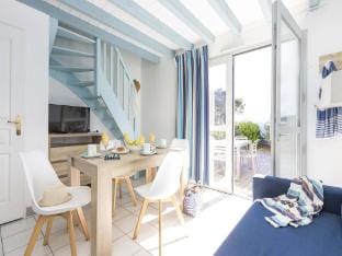 Beautiful holiday home with balcony or terrace Apartment in Batz-sur-Mer