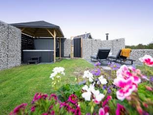 Holiday home near dunes with wellness garden Vacation rental in De Koog
