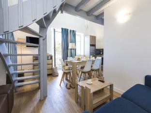 Beautiful holiday home with balcony Apartment in Batz-sur-Mer