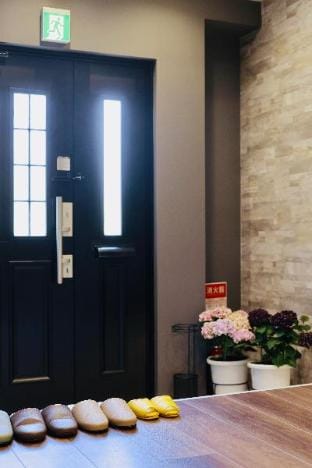 Hatsumi Tenka Chaya 6 minutes walk. Direct access to Kansai Airport, Umeda, Shinsaibashi Namba Vacation rental in Osaka