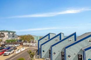 Lovely Seaside Villa   Gardens  40 Metres to Beach Vacation rental in Bognor Regis
