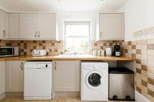 Lovely Seaside Villa   Gardens  40 Metres to Beach Vacation rental in Bognor Regis