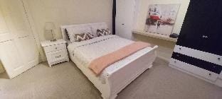 Warm Spacious ĺFamily Home Vacation rental in London