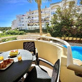 ALBUFEIRA MARINA SOL WITH POOL by HOMING Apartment in Albufeira