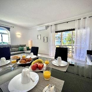 ALBUFEIRA MARINA SOL WITH POOL by HOMING Apartment in Albufeira