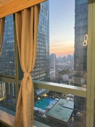 Japandi Condo 1br w/ View at BGC One Uptown - 15 Apartment in Makati
