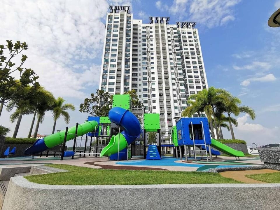 Skyview 0505 6Pax Aeon Lego netlflix 100mbps STAY Apartment in Johor Bahru