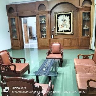 Pringgondani Homestay Vacation rental in Special Region of Yogyakarta