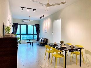 Modern Unique 3 Room8Pax Suite Mt38@Meritus Perai Apartment in Penang