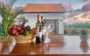 New 3BR villa,Sunset &ricefield views Canggu area! Villa in North Kuta