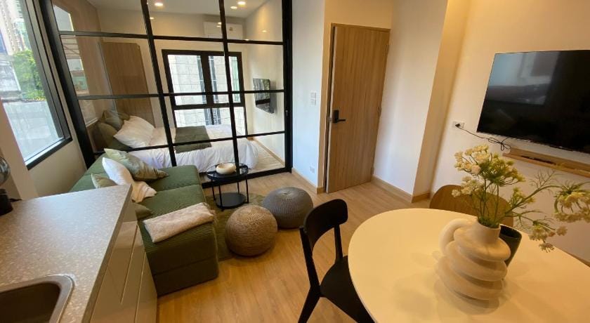 3 Bed 3 Bath / 1 min walk to Metro Asoke / S18 Apartment in Bangkok