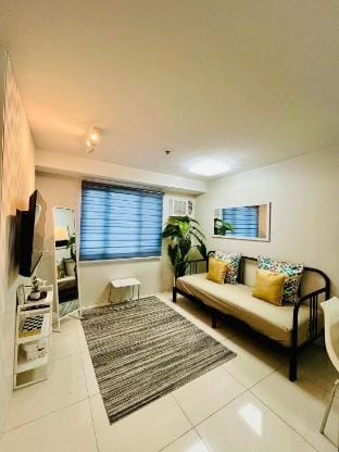 COZY 2BR, QUEZON CITY | 5MIN TO ROB MAGNOLIA Vacation rental in Quezon City