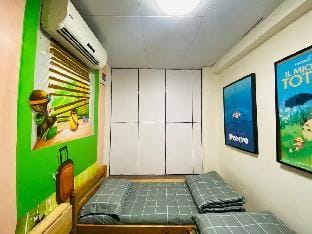 Jordan Triple Room, 3, 703-3, beside Jordan MTR Station, Private Bathroom, Luggage Storage, Elevator Vacation rental in Hong Kong