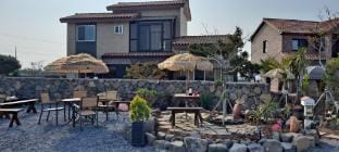 해수욕장 10분, 개별 마당, 화장실 3개, 세탁기, 독채사용, 에어컨, 난방 설치 숙소 Vacation rental in South Korea