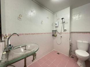 B&G Hat Yai Hostel ( Standard - shared bathroom ) Apartment in Thailand